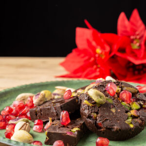 Plato de turrón con chcolate y pistacho